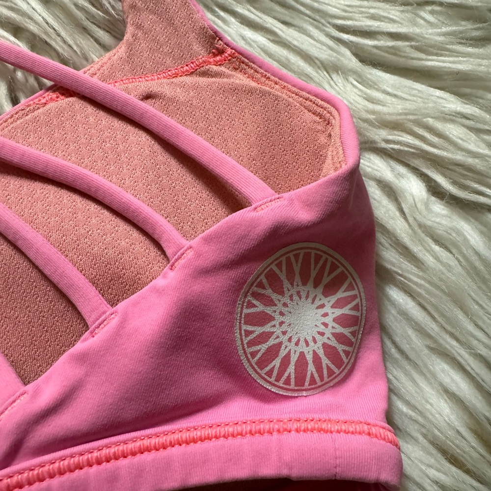Lululemon Free to be wild bra size 6 lightly padded miami pink - Picture 4 of 9